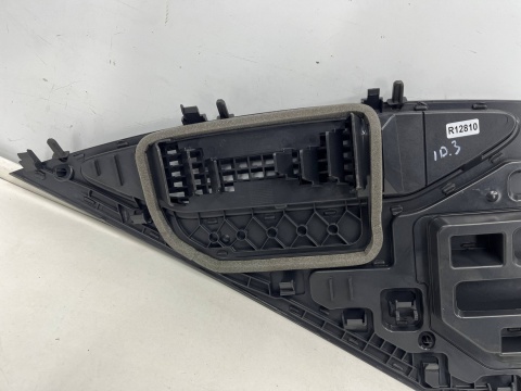 Deska rozdzielcza VW ID.3 id3 nakładka zaślepka górna kokpitu kratka nawiewu szyby 10b858189