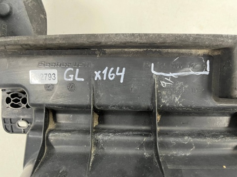 Osłona chłodnicy Mercedes GL I x164 06-12r. kierownica powietrza pasa przedniego a1645000416