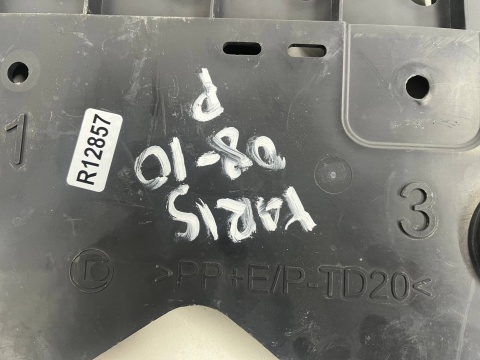 Osłona pod zderzak Toyota Yaris II LIFT 09-11r. przednia osłona płyta dolna podwozia 52618-0d020