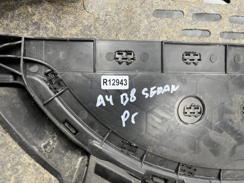 Tapicerka Audi A4 B8 sedan 07-15r. prawy boczek bagażnika ciemny czarny 8k5863888a