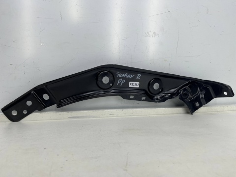 Pas przedni VW Sharan II 2 7n0 10-22r. prawe przednie mocowanie reflektora 7N0805932