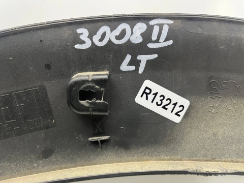 Listwa Peugeot 3008 II 2 16r.- lewy tylny rant nadkola błotnika nakładka 9825289177