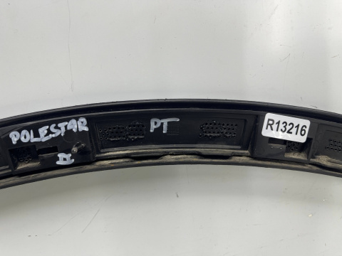 Listwa Polestar II 2 20r.- prawy tylny rant nadkola błotnika nakładka 31672604