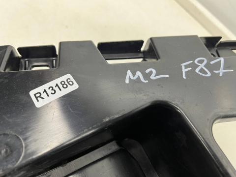 Ślizg BMW M2 F87 16-21r. prawe tylne mocowanie zderzaka wspornik 8062186