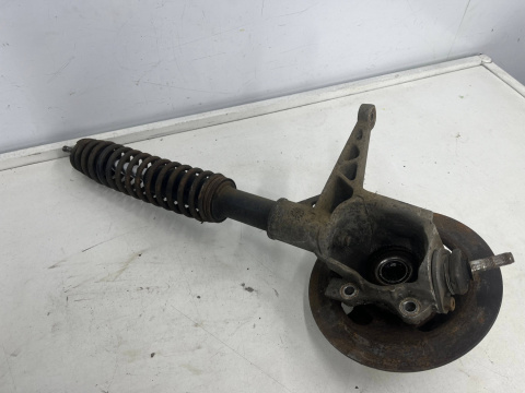 Zwrotnica Aixam Crossline 0.4d 2008r.- prawa przednia piasta amortyzator mcpherson