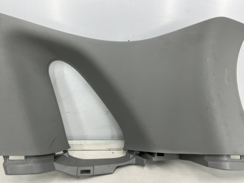 Plastik Mitsubishi ASX I 10-22r. prawa osłona tapicerka słupka bagażnika szyby tylnej 7230a528