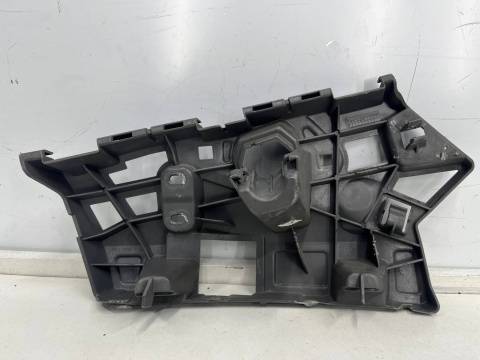 Ślizg Skoda Scala 19-23r. lewe przednie mocowanie dyszy spryskiwacza wspornik uchwyt zderzaka 657807055