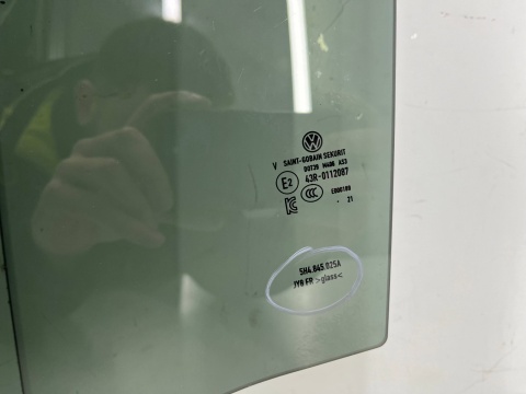 Szyba boczna VW Golf 8 VIII HB 19r.- lewa tylna oryginalna ciemna 5h4845025a