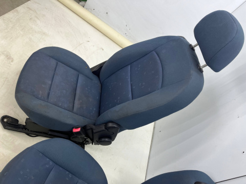 Fotele Mazda 2 I DY 02-07r. kanapa tylna KOMPLET do wyczyszczenia DG4