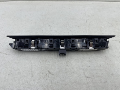 Przełącznik BMW 5 G30 G31 17-24r. przycisk pamięci fotela pasażera 18347910