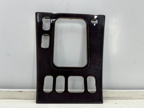 Ramka konsoli Mercedes W208 CLK I 97-02r. Dekor osłona środkowa drążka zmiany biegów lewarka wybieraka