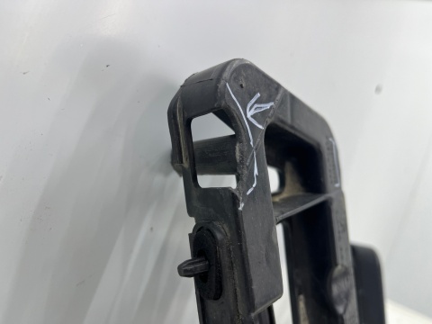 Ślizg Peugeot 5008 I 09-17r. LEWE tylne dolne mocowanie zderzaka ORYGINALNE 9686264380