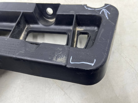 Ślizg Peugeot 5008 I 09-17r. LEWE tylne dolne mocowanie zderzaka ORYGINALNE 9686264380