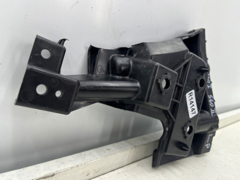 Ślizg Volvo V60 I S60 II 10-18r. LEWE przednie mocowanie zderzaka 31425463