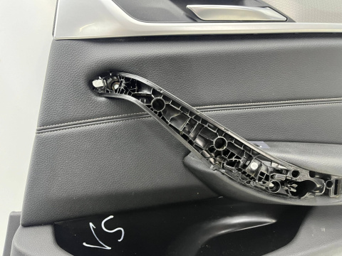 Tapicerka BMW 5 G30 G31 17-24r. prawy tylny boczek drzwi prawy tył dekor aluminiowy ekoskóra 2845896