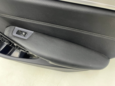 Tapicerka BMW 5 G30 G31 17-24r. prawy tylny boczek drzwi prawy tył dekor aluminiowy ekoskóra 2845896