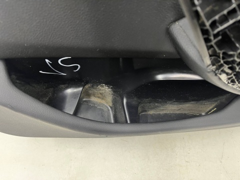 Tapicerka BMW 5 G30 G31 17-24r. prawy tylny boczek drzwi prawy tył dekor aluminiowy ekoskóra 2845896