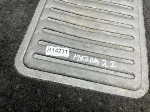 Wykładzina Mazda 2 I DY 02-07r. podłoga dywan mata 2n11n13000axyyg4