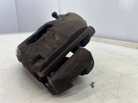 Zacisk hamulcowy Mazda 2 I DY 02-07r. Fusion Fiesta MK5 MK6 benzyna prawy przedni jarzmo prawy przód