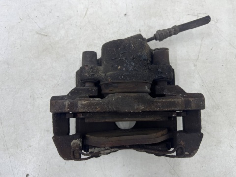 Zacisk hamulcowy Mazda 2 I DY 02-07r. Fusion Fiesta MK5 MK6 benzyna prawy przedni jarzmo prawy przód