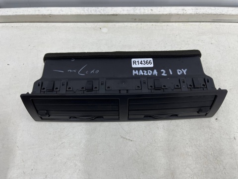 Kratka nawiewu Mazda 2 I DY 02-07r. nadmuchu deski wnętrza środkowa D37464930