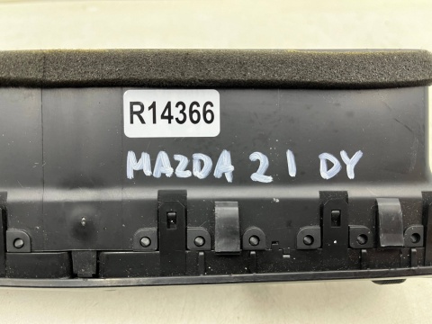 Kratka nawiewu Mazda 2 I DY 02-07r. nadmuchu deski wnętrza środkowa D37464930