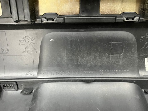 Zderzak tylny Peugeot 3008 II 2 16-24r. tył 6XPDC 9811865077