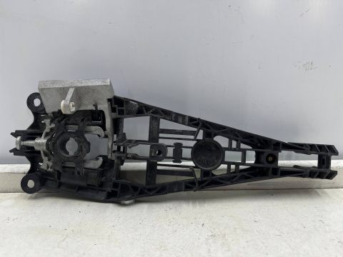 Klamka Opel Meriva B 10-17r. lewa przednia zewnętrzna podstawa rączki drzwi 13271969