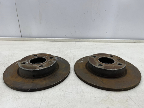 Tarcze hamulcowe Opel Tigra B TwinTop Corsa Combo 240mm Tarcza tył komplet 