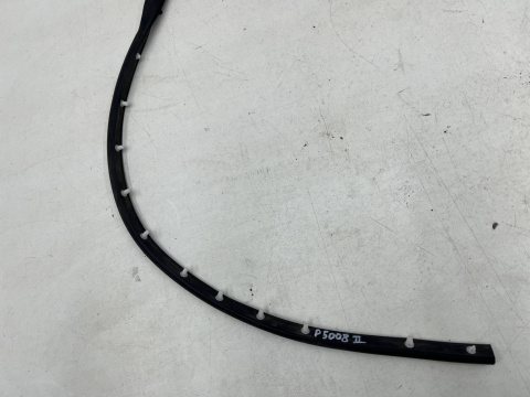 Uszczelka Peugeot 3008 II 5008 II Opel Grandland 16-24r. guma dolna lewych przednich drzwi kierowcy lewy przód NIE USZKODZONA