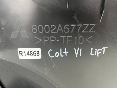 Deska rozdzielcza Mitsubishi Colt VI 6 Z30 LIFT 08-12r. górna osłona obudowa licznika góra deski 8002A577ZZ