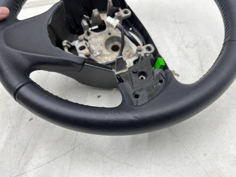 Kierownica Mitsubishi ASX I LIFT 16-22r. multifunkcyjna trójramienna skórzana posiada przetarcia