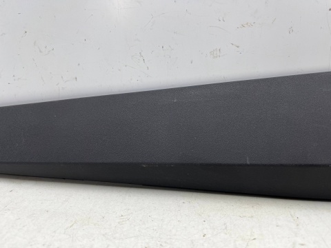 Listwa Polestar 2 II 2020r.- prawa tylna dolna nakładka drzwi prawy tył 31672660