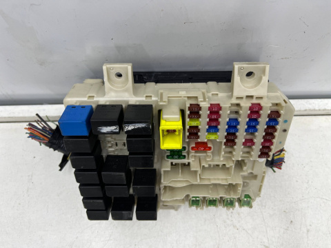 Skrzynka bezpieczników Mitsubishi Colt 6 VI Z30 LIFT 1.1b benzyna moduł sterownik BSI BSM 8565a174 8637a389 8565a174