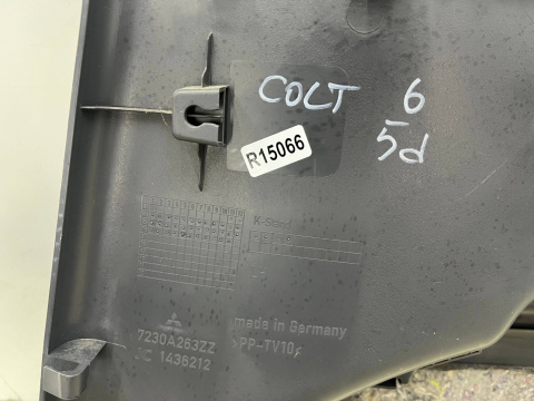 Tapicerka Mitsubishi Colt VI 6 Z30 04-12r. 5Drzwi lewy boczek bagażnika 7230a263zz