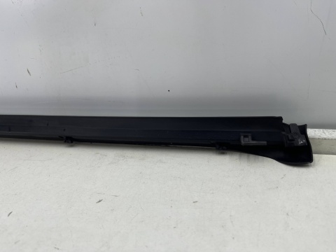 Listwa Porsche Panamera II 971 16-23r. lewa przednia dolna listwa zewnętrzna drzwi uszczelka 971837511a