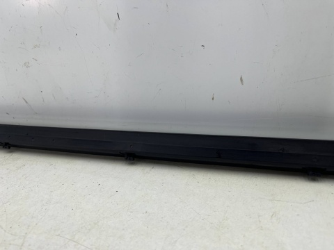 Listwa Porsche Panamera II 971 16-23r. lewa przednia dolna listwa zewnętrzna drzwi uszczelka 971837511a