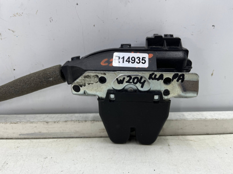 Zamek klapy bagażnika Mercedes w204 C-klasa Sedan 07-14r. mechanizm linka a2047500185