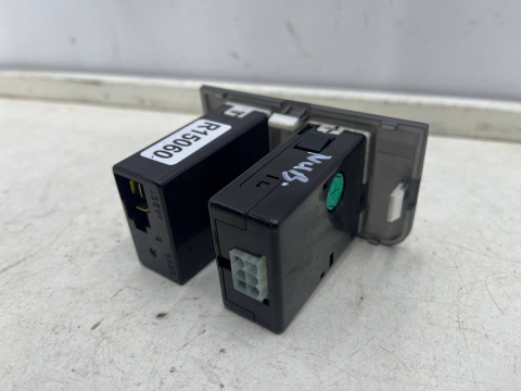 Przełącznik Chevrolet Nubira III J200 05-12r. przycisk pokrętło regulacji świateł podświetlenia licznika 96552841