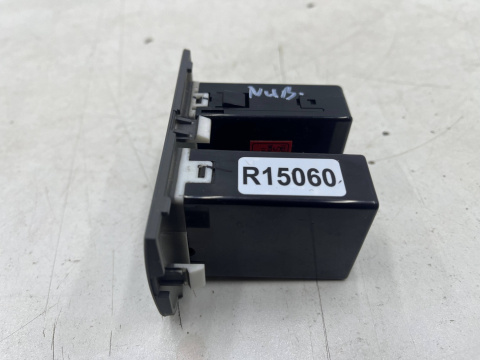 Przełącznik Chevrolet Nubira III J200 05-12r. przycisk pokrętło regulacji świateł podświetlenia licznika 96552841