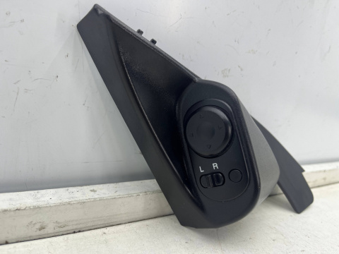 Przełącznik Chevrolet Nubira III J200 05-12r. przycisk regulacji lusterek elektrycznych