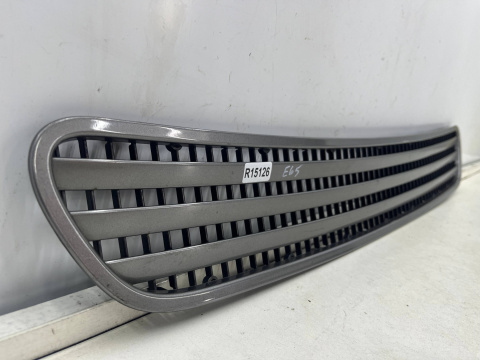 Kratka maski BMW 7 E65 E66 E67 01-08r. wlot zaślepka górna maski 82232238