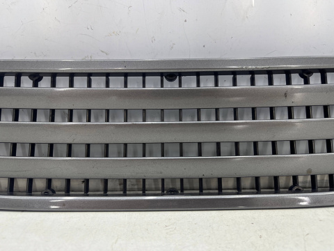 Kratka maski BMW 7 E65 E66 E67 01-08r. wlot zaślepka górna maski 82232238