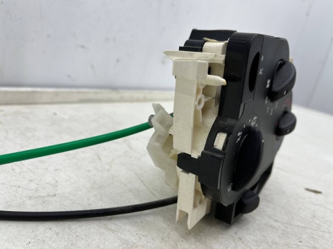 Panel klimatyzacji Dacia Logan 1 I Mcv 05-14r. sterowania nawiewem wentylacją BEZ KLIMATYZACJI 69570002