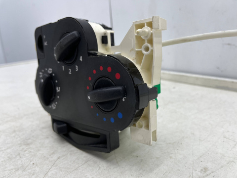 Panel klimatyzacji Dacia Logan 1 I Mcv 05-14r. sterowania nawiewem wentylacją BEZ KLIMATYZACJI 69570002