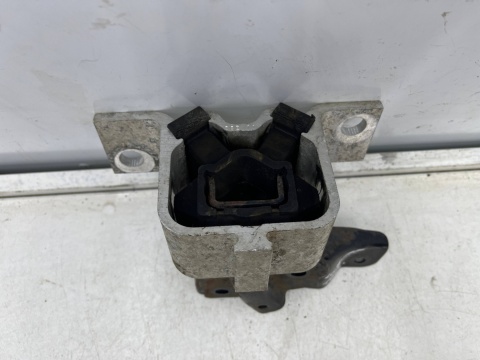 Poduszka silnika Dacia Logan 1 I Sandero 05-14r. 1.6 MPI benzyna mocowanie łapa silnika