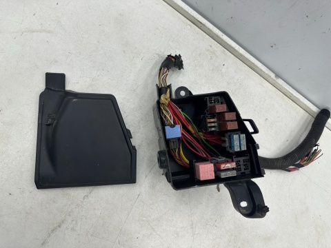 Skrzynka bezpieczników Dacia Logan 1 I 05-14r. 1.6 MPI bezpieczniki pokrywa zaślepka 8200738818