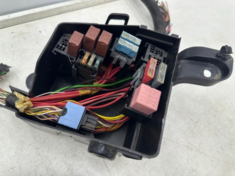 Skrzynka bezpieczników Dacia Logan 1 I 05-14r. 1.6 MPI bezpieczniki pokrywa zaślepka 8200738818