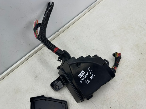 Skrzynka bezpieczników Dacia Logan 1 I 05-14r. 1.6 MPI bezpieczniki pokrywa zaślepka 8200738818