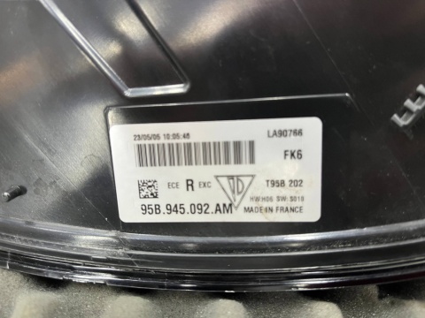 Lampa Porsche Macan I 95b LIFT 18r.- prawa tylna ORYGINALNA prawy tył 95b945092am